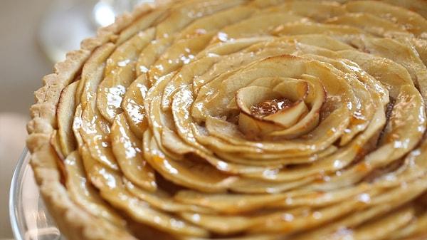 5. Fransızlar tatlılarına pek özenirler bundandır ki elmalı tartları da işte böyle çiçek gibi olur.
