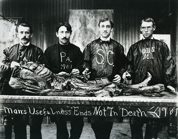 5. Tıp öğrencileri ve kadavra, 1901.