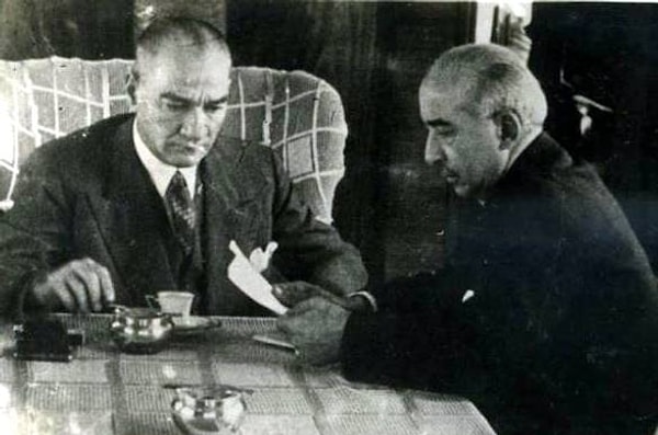 9. 28 Ekim: Mustafa Kemal İsmet Paşa, Fethi Bey, Kazım Paşa (Özalp), Kemalettin Paşa ve Halit Paşa’yı Çankaya’ya davet eder.