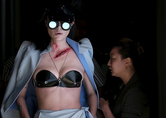 Çin Moda Haftasından Sonbahar Kış Kreasyonuna Ait Abidik Gubidik 14 Tasarım