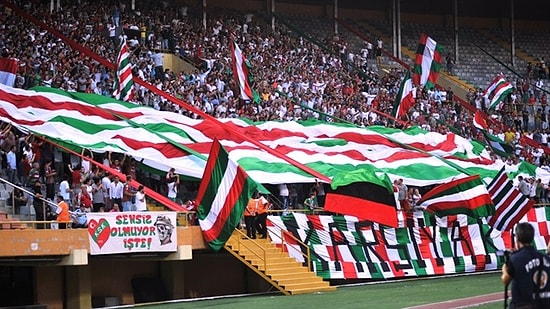 Karşıyaka-Göztepe Derbisinde Tribün Devrimi