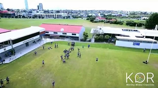 Güzel Atış: Futbol Topuyla Drone'u Gafil Avlayan Çocuk