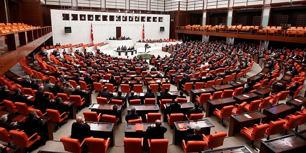 İnsani Gelişmişlik Endeksi Sıralamasındaki İlk 20 Ülkenin Hükümet Tipleri Üzerinden Koalisyonlara Bakış