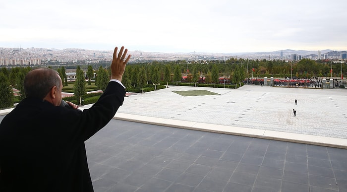 Erdoğan Saray'ın Balkonundan Halkı Selamladı