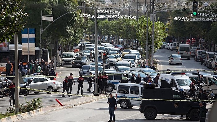 Gaziantep'te Polise El Bombası Atan 2 Kişi Yakalandı