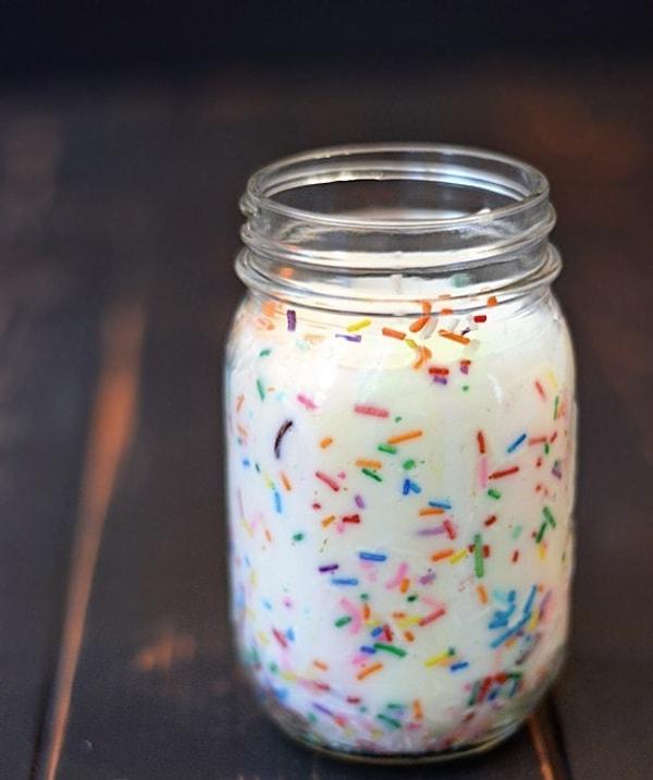 6. Mumu renklendirmek için mutfakta kullandığınız şekerler bile yeterli!
