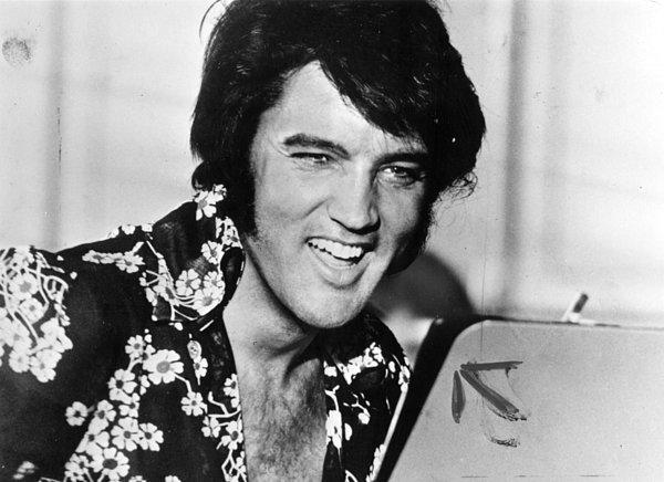 2. Elvis Presley, 1935-1977 –  55 milyon $