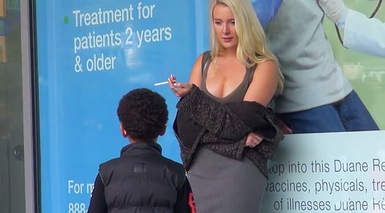 Sigarasını Yakmak İçin Yardım İsteyen 10 Yaşındaki Çocuğa İnsanların Tepkileri