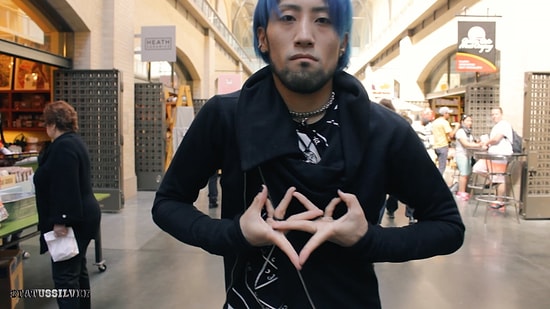 Parmakları ile Sanat Yapan Adamdan İnanılmaz Gösteri