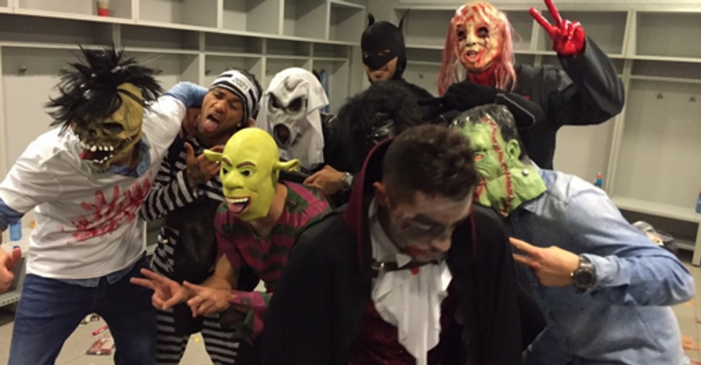 Barça'lı Futbolcular Hocalarını Korkutmak İsterken Yanlış Basın Toplantısını Bastılar!