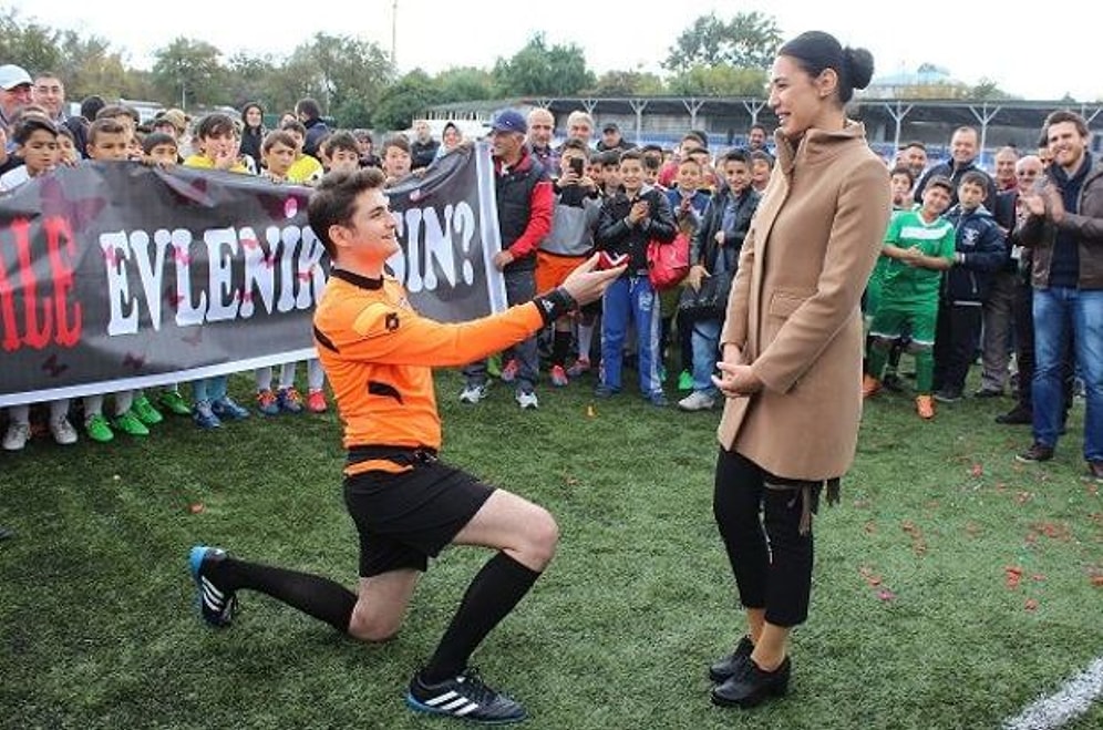 Yeşil Sahada İlk: "Hakem Sahada Evlilik Teklif Etti"