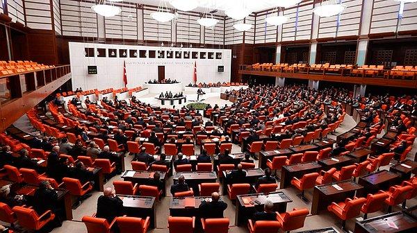 11. 7 Haziran’dan sonra 33 saat çalışan Meclis'te; AKP sıfır çekerken, ne hakla, 500 kanun teklifi 2 bin 222 soru önergesi veriyorsun? Milletin derdi seni mi gerdi?