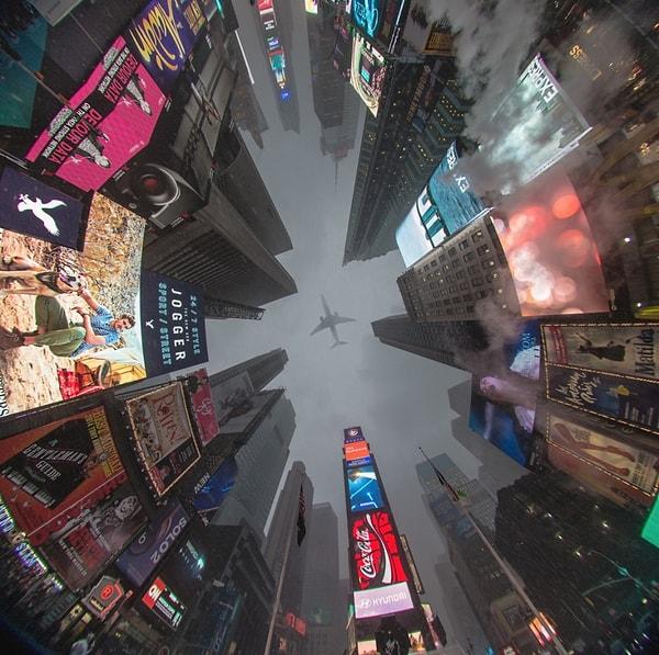 3. Yerden gökyüzüne bakmak. Times Meydanı, New York