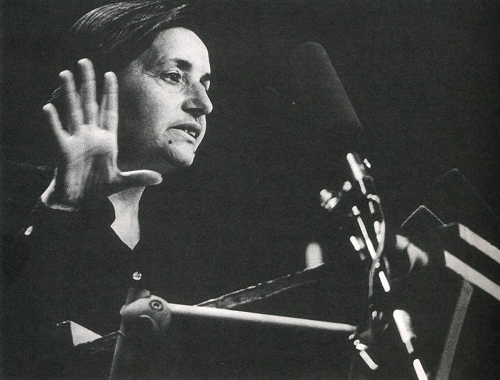 İncelikli Şair Gülten Akın'ı Eşsiz Dizeleriyle Anıyoruz