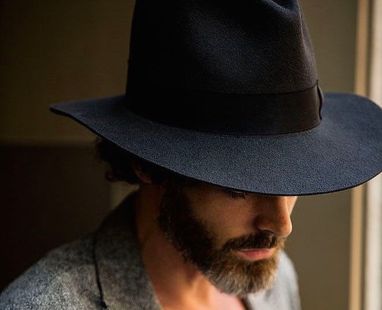 Не прошляпь: 35 моднейших мужских головных уборов