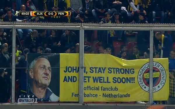Fenerbahçe taraftarından Cruyff'e geçmiş olsun pankartı
