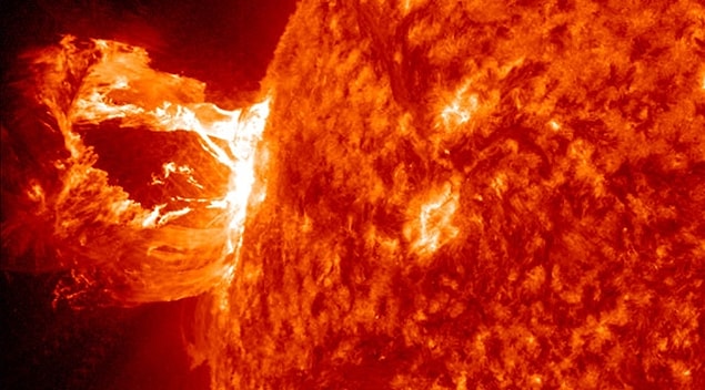 Bu patlamanın yaklaşık olarak 4,2 milyar yıl ile 3,7 milyar yıl arası bir zaman dilimi önce gerçekleştiği ve Mars’ın atmosferini yok ettiği düşünülüyor.