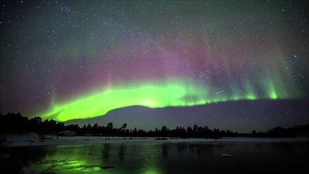 Manyetik alandan kaynaklı olarak oluşan ve birçoklarına göre oldukça romantik bir ortamın yaratıcı olan Kutup Işıkları (Aurora Borealis), Dünyamızın yok olacağının bir habercisi olabilir.