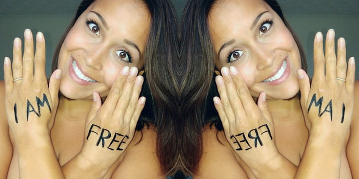 Instagram'da Filtreler Kullanmak Yerine Kıvrımlarıyla Barışık Olmayı Aşılayan Cesur Kadın