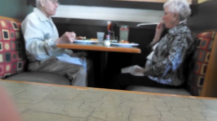 Birbirlerine Olan Aşkları Sayesinde Çocuklukları Dışarı Vuran Çiftin Sevgi Dolu Anları