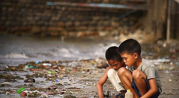 6. Sadece Avrupa Birliği genelinde bile 26 milyon çocuk ya yoksul, ya da yoksulluk sınırında.