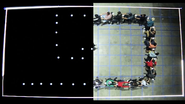 İnsanlar Efsane "Snake" Oyununu Canlandırıyor