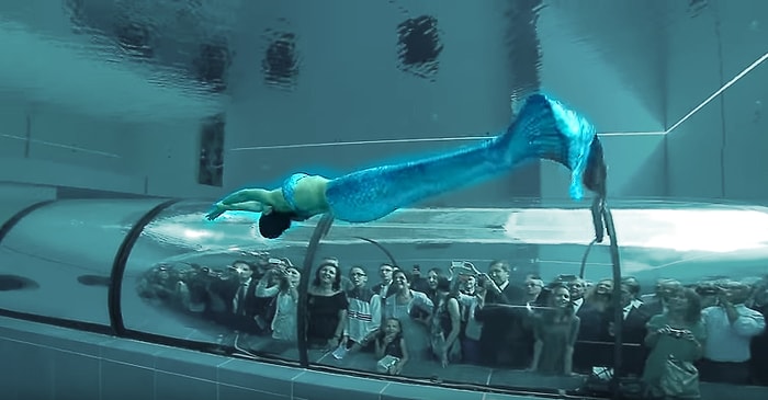 Dünyanın En Derin Havuzunda Nefes Kesen Deniz Kızı Performansı