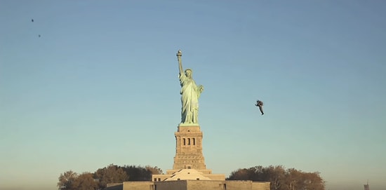 İnanılmaz Bir Deneyim: JetPack'le Özgürlük Heykeli Etrafında Uçmak