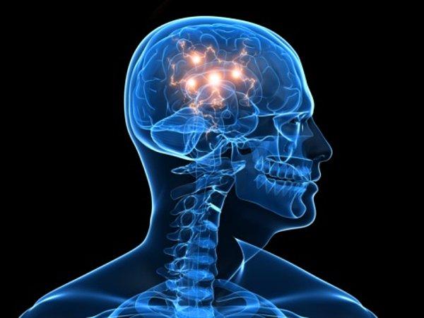 Ama genellikle epilepsi hastalarının semptomlarını rahatlatmak için beynin iki yarımküresinin cerrahi bir operasyon ile ayrıldığı bireylerde gözlenir.
