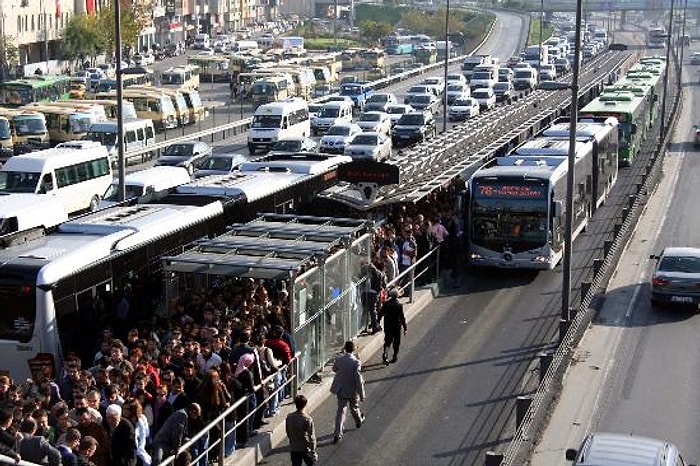 Metrobüse Binmenin İnsana Kazandırdığı 16 Benzersiz Özellik