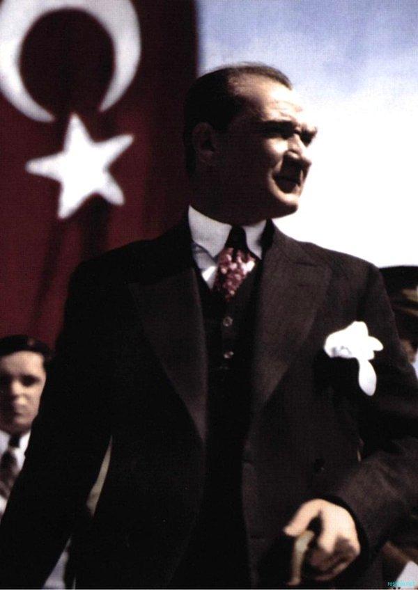 1. Afyonkarahisar'ın hatlarının çözülmesi sonunda birkaç Yunanlı tutsak, geceleyin Mustafa Kemal'in çadırına getirilmişti.
