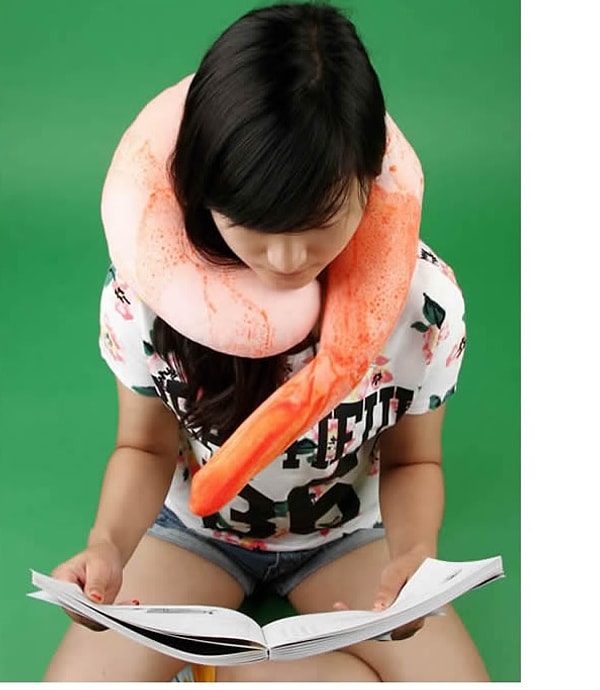 Некоторые из них можно надевать на шею: так удобнее читать книги или работать на компьютере