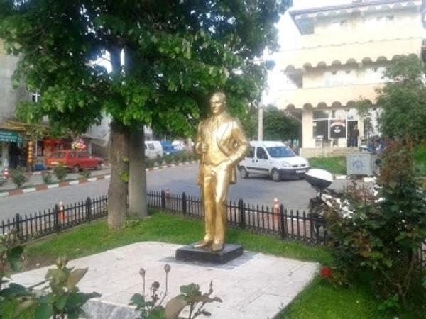 26. Üsküp, Makedonya'da Atatürk heykeli