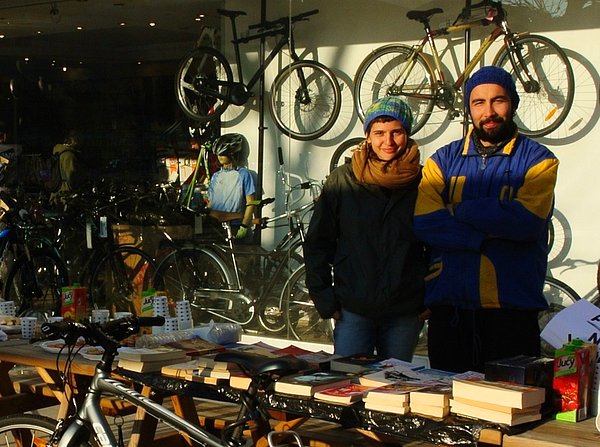 Bisikletle yaptıkları sosyal sorumluluk projelerine, bir yenisini daha eklemeye karar vermişler.