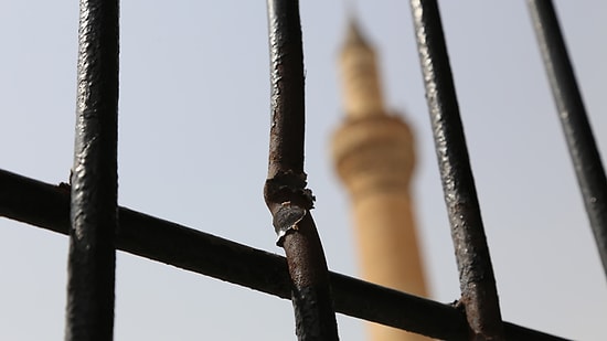 Sur'da Dört Cami İbadete Kapatıldı