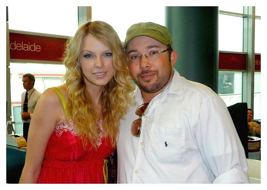 Bir Hayat Projesi Olarak 25 Senedir Ünlülerle Fotoğraf Çektiren Gençten 18 Eğlenceli Kare