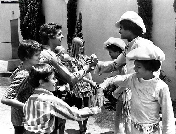 14. The Brady Bunch oyuncuları The Jacksons grubu ile tanışıyor. 1971