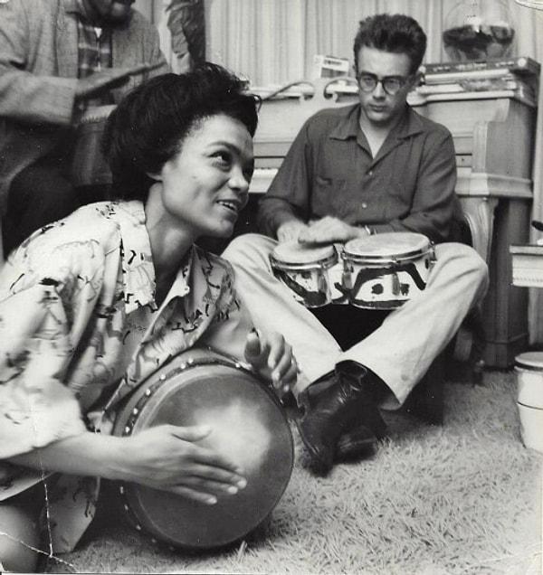 28. Eartha Kitt ve James Dean, 1954.