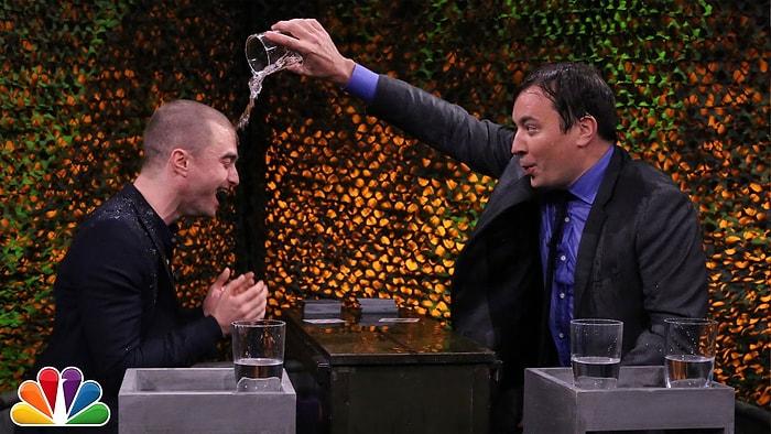 Jimmy Fallon ve Daniel Radcliffe'den Eğlenceli Islanma Garantili Kağıt Oyunu