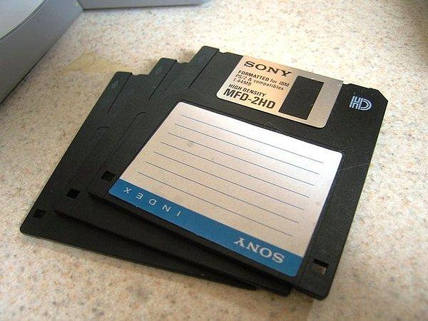 18. Belgeleri disketlerde depolamak.