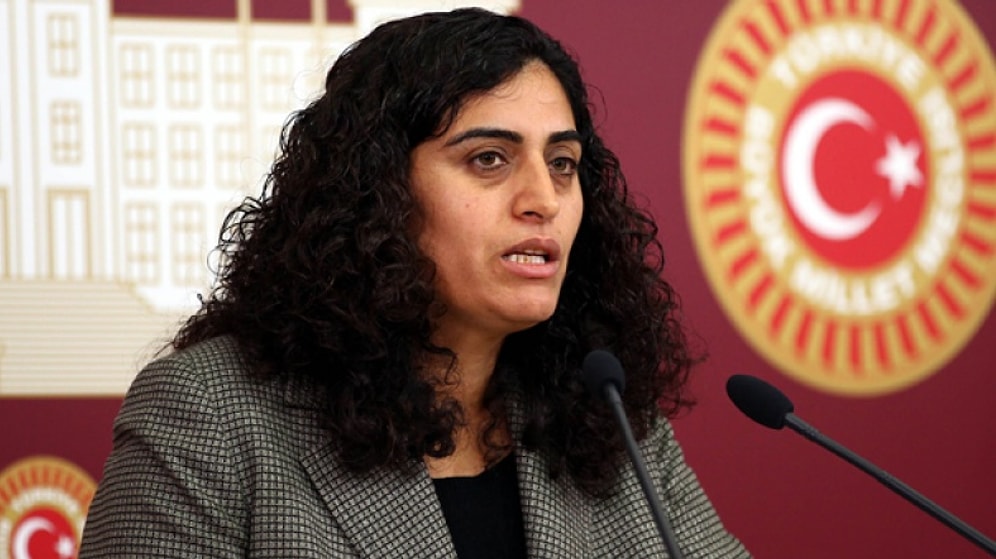 Havalimanında Gözaltına Alınan Sebahat Tuncel Serbest