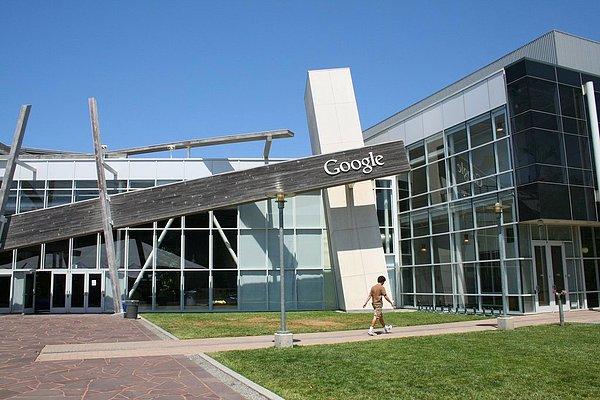 28. Aynı şekilde Google şirketi de, şu anda bulundukları kampüsü eski Silicon Graphics şirketinden satın alır.