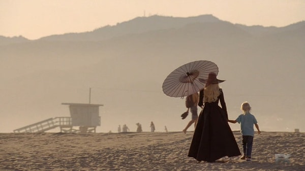 10. Когда она выбрала наряд в стиле High Dramz, чтобы красть детей.