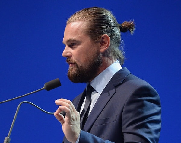 15. А затем выставил на показ её и свой элегантный хвостик.