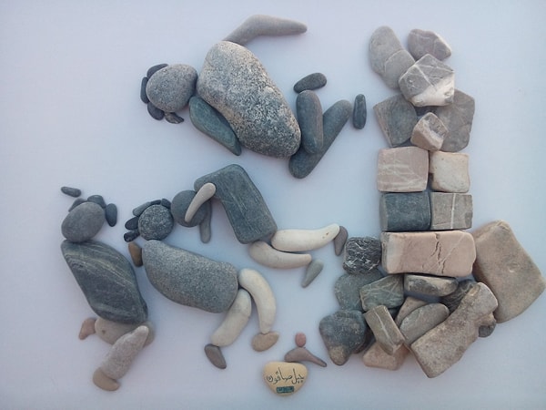 7. Люди под завалами разбомбленных домов