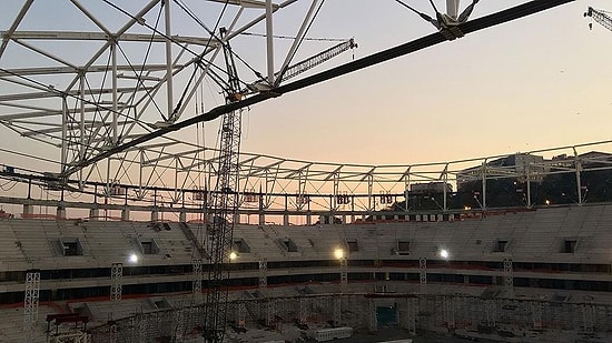 Vodafone Arena'da Çatı Kaldırma İşlemi Tamamlandı