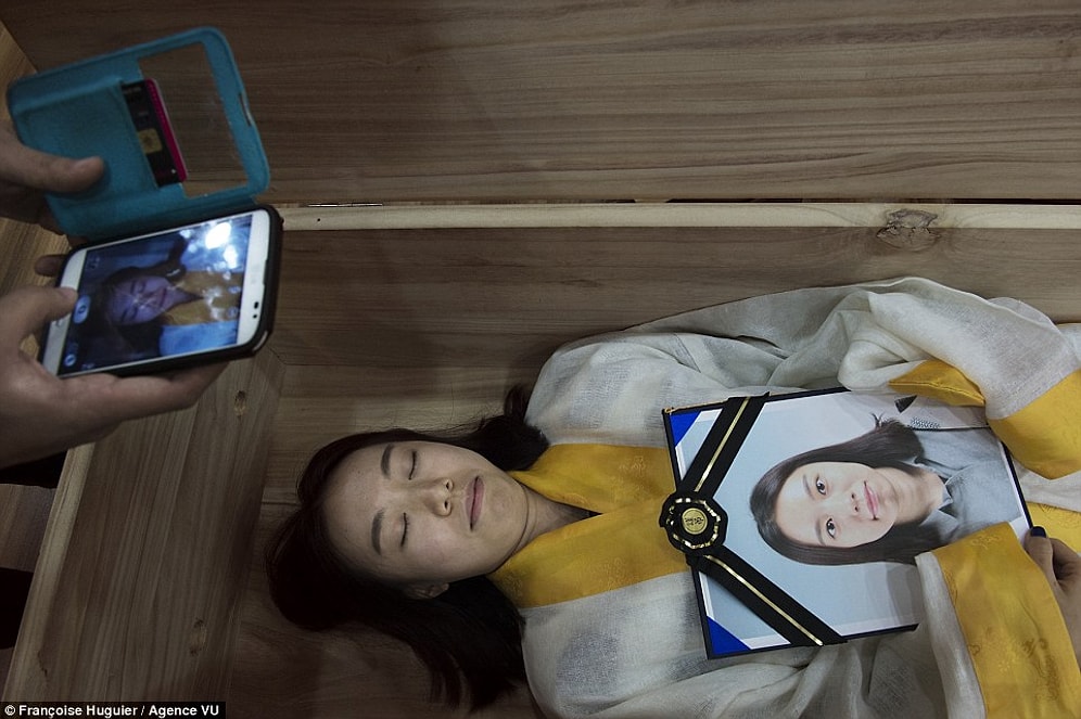 Ölümü Görüp Sıtmaya Razı Olmak İsteyenler İçin Dev Hizmet: Ölüm Kursları