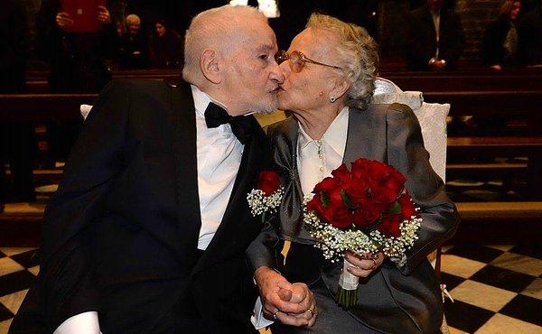 6. 70 yıllık aşkıyla sonunda 89 yaşında kavuşup, evlenebilmiş bu aşığın düğün anı,