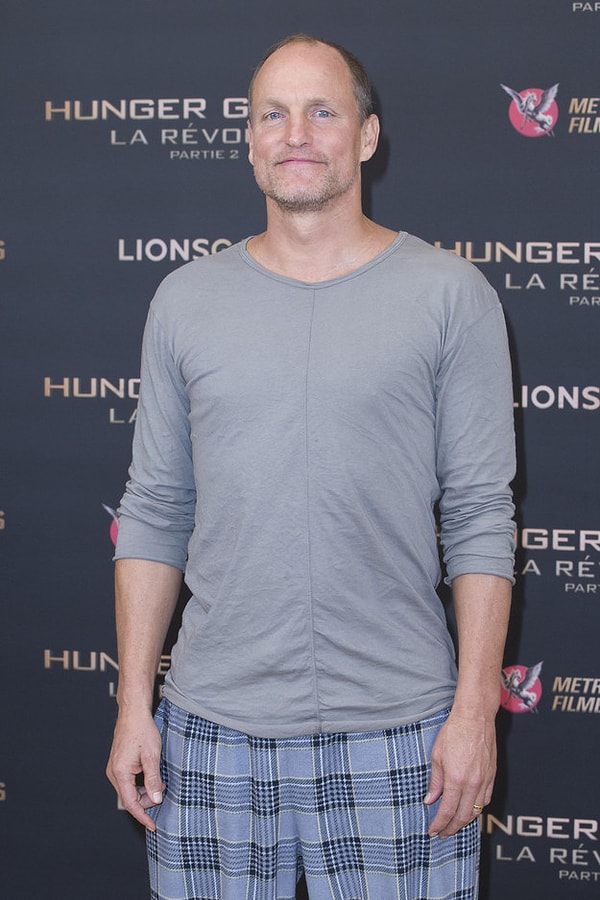 Он появился на фотоссесии в таком виде, как будто бы он просто вышел прогуляться в магазин за хлебом.