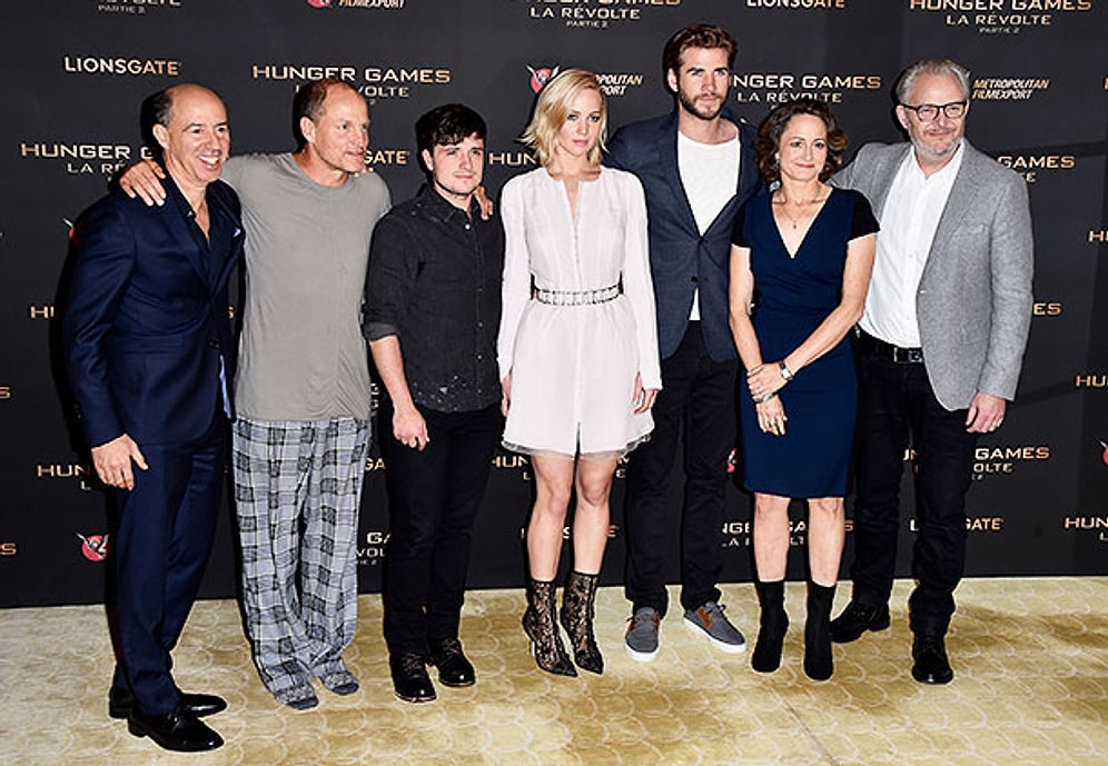 Вуди Харрельсон появился на фотосессии «Голодных игр» в пижаме